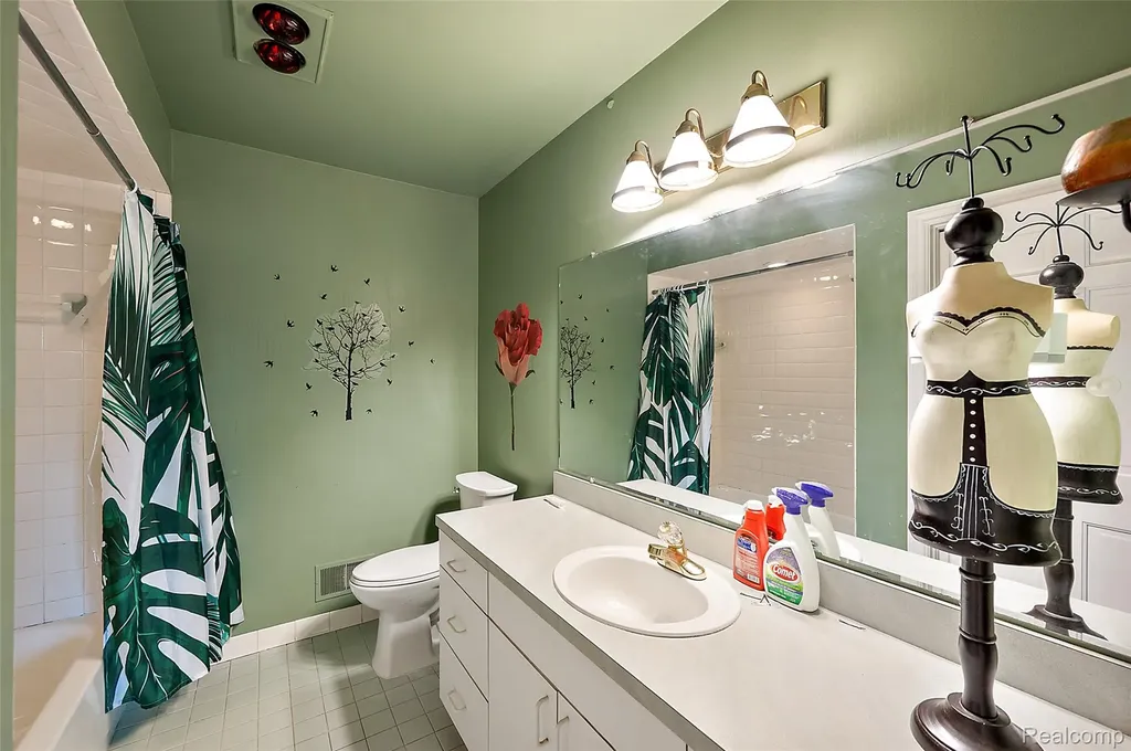 17840 Christine Boulevard N Clinton Charter Township MI 48038