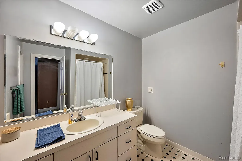 17840 Christine Boulevard N Clinton Charter Township MI 48038