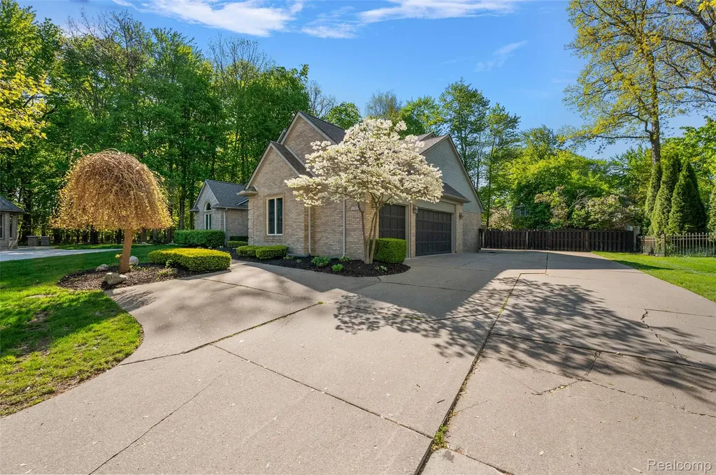 17840 Christine Boulevard N Clinton Charter Township MI 48038