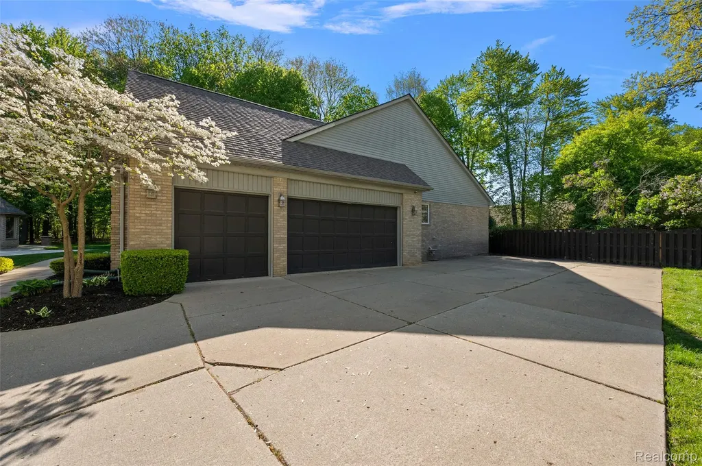 17840 Christine Boulevard N Clinton Charter Township MI 48038