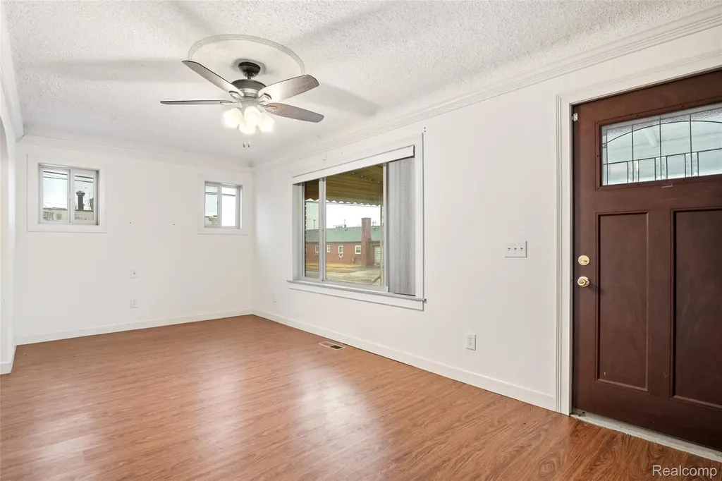 1925 Anne Avenue Lincoln Park City MI 48146