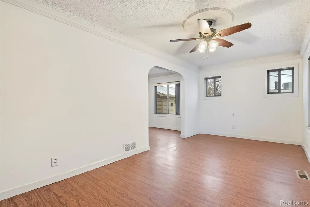 1925 Anne Avenue Lincoln Park City MI 48146
