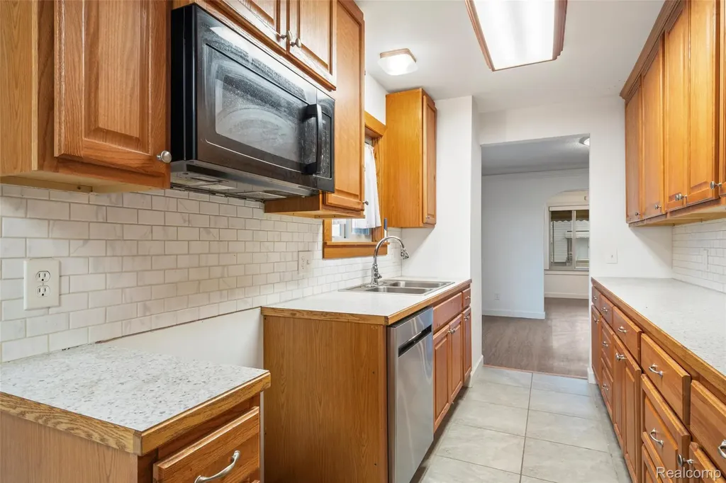 1925 Anne Avenue Lincoln Park City MI 48146
