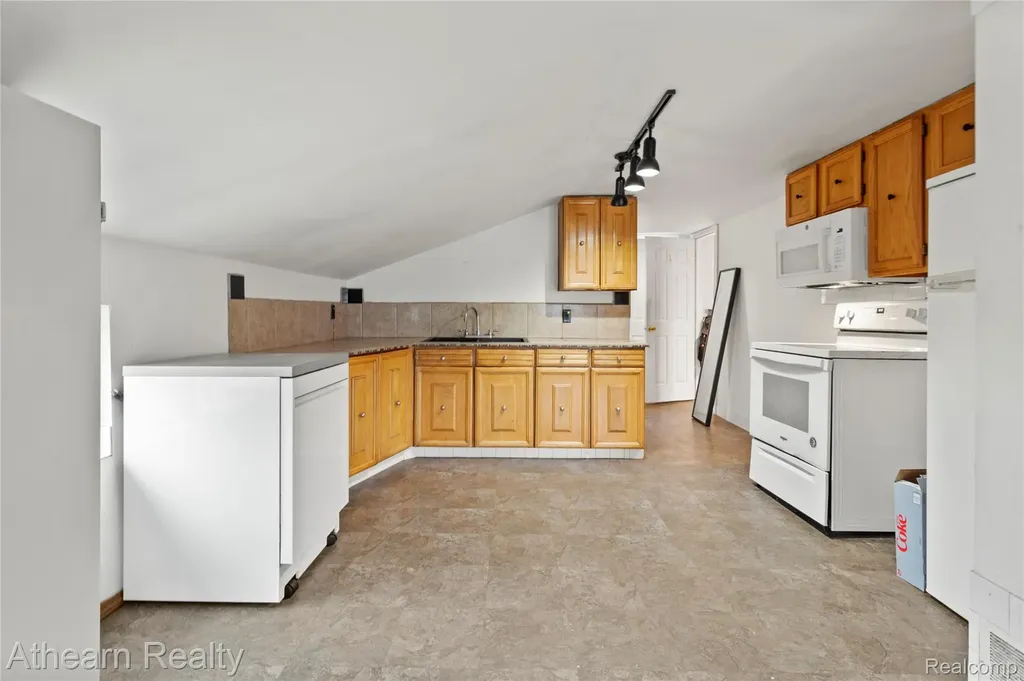 3053 Eastgate Street Burton City MI 48519