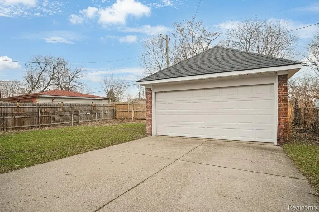 4134 Lakewood Detroit City MI 48215