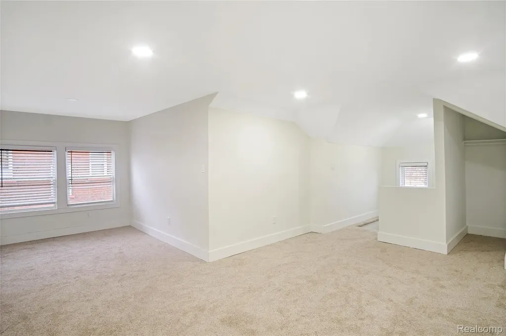 4134 Lakewood Detroit City MI 48215