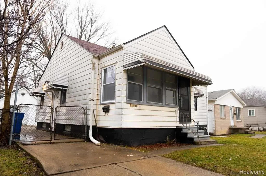 11108 Maxwell Avenue Warren City MI 48089
