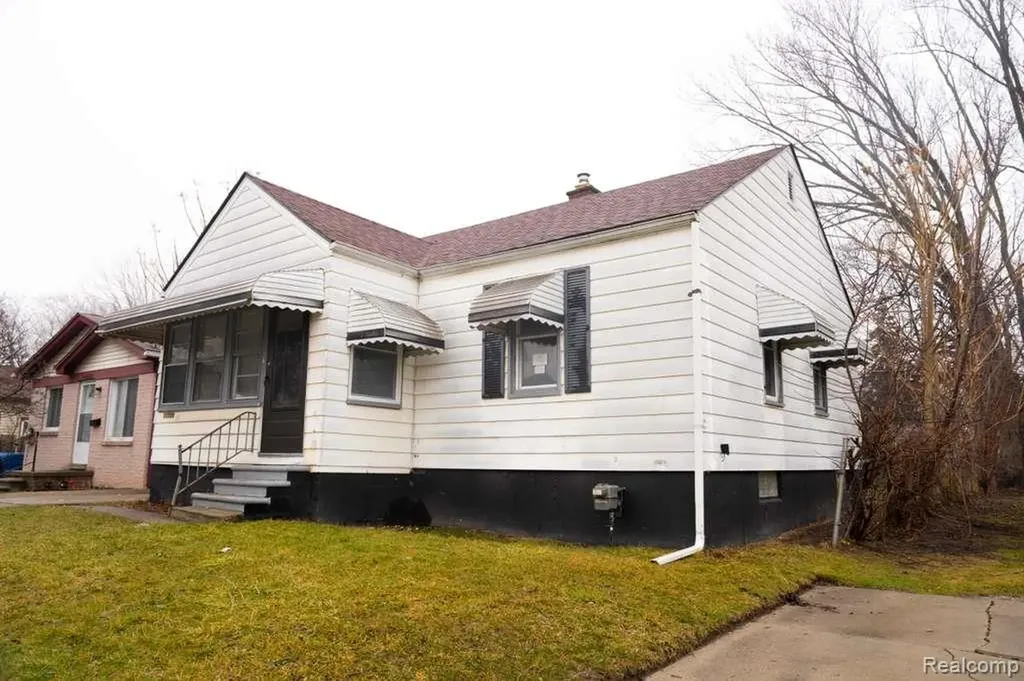 11108 Maxwell Avenue Warren City MI 48089