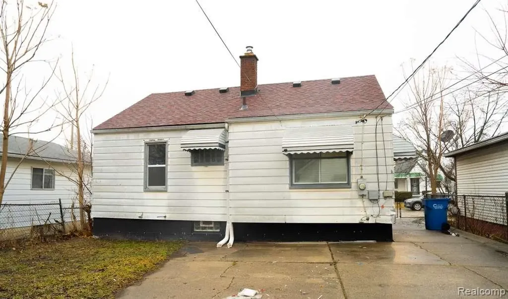 11108 Maxwell Avenue Warren City MI 48089