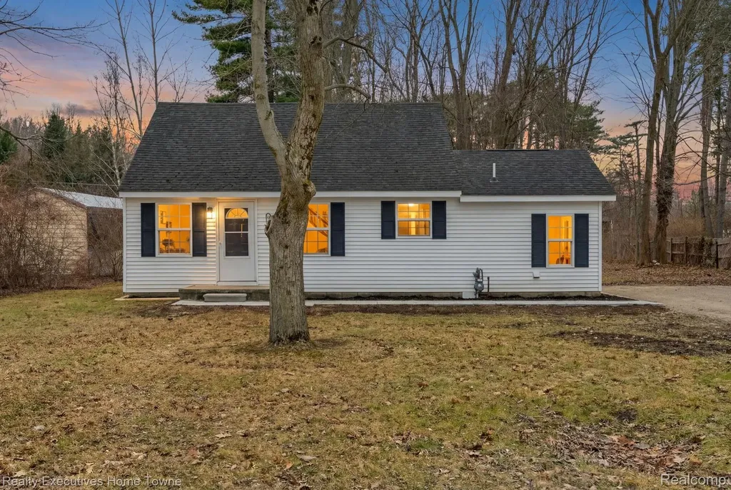 3981 Pine Grove Avenue Fort Gratiot Charter Township MI 48059