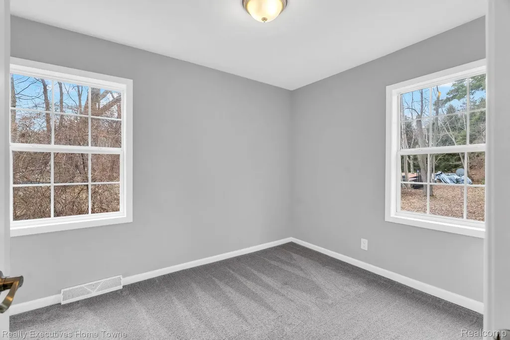 3981 Pine Grove Avenue Fort Gratiot Charter Township MI 48059