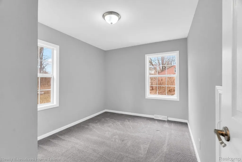 3981 Pine Grove Avenue Fort Gratiot Charter Township MI 48059