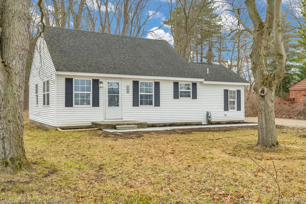 3981 Pine Grove Avenue Fort Gratiot Charter Township MI 48059