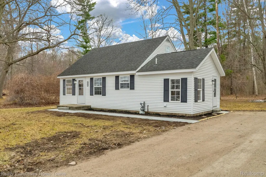 3981 Pine Grove Avenue Fort Gratiot Charter Township MI 48059