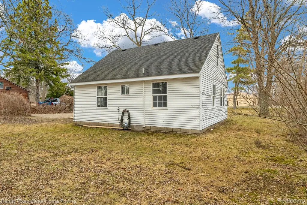 3981 Pine Grove Avenue Fort Gratiot Charter Township MI 48059
