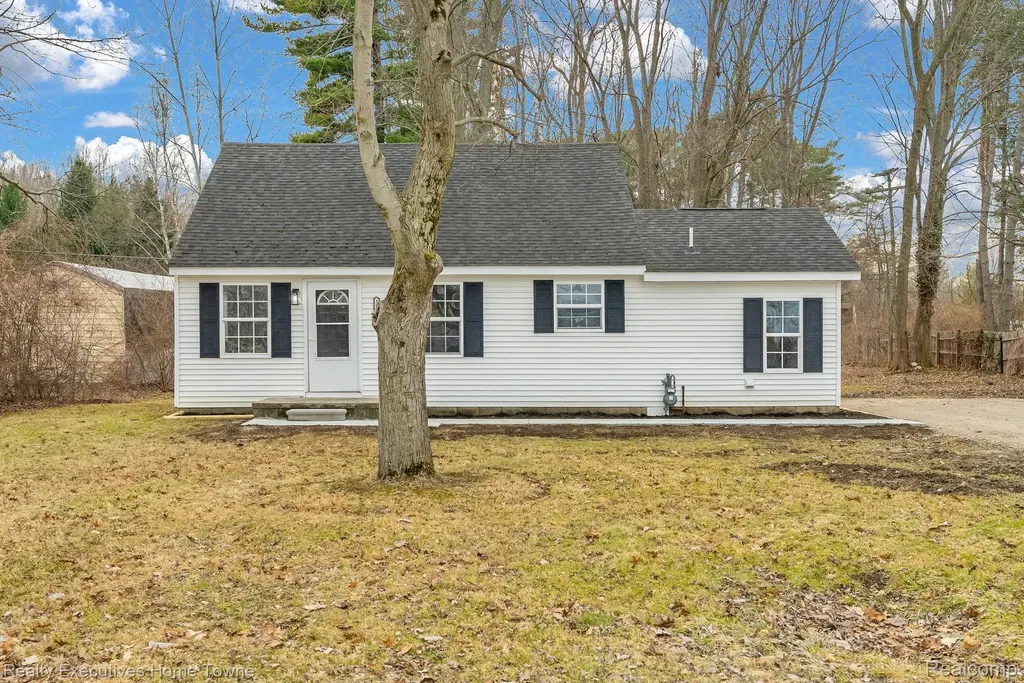 3981 Pine Grove Avenue Fort Gratiot Charter Township MI 48059