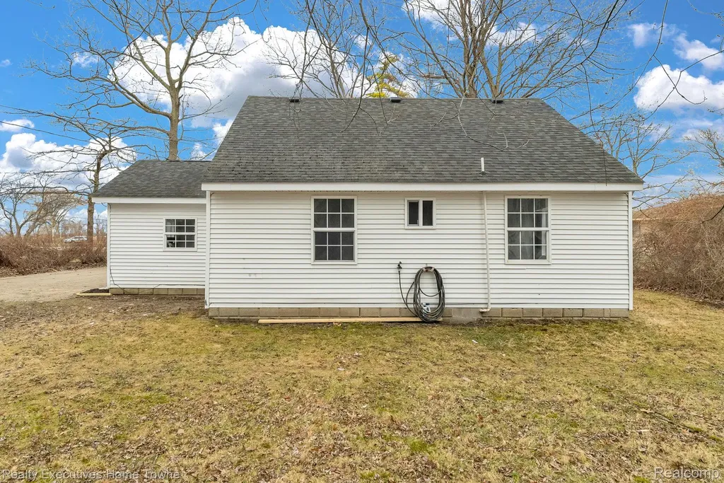 3981 Pine Grove Avenue Fort Gratiot Charter Township MI 48059