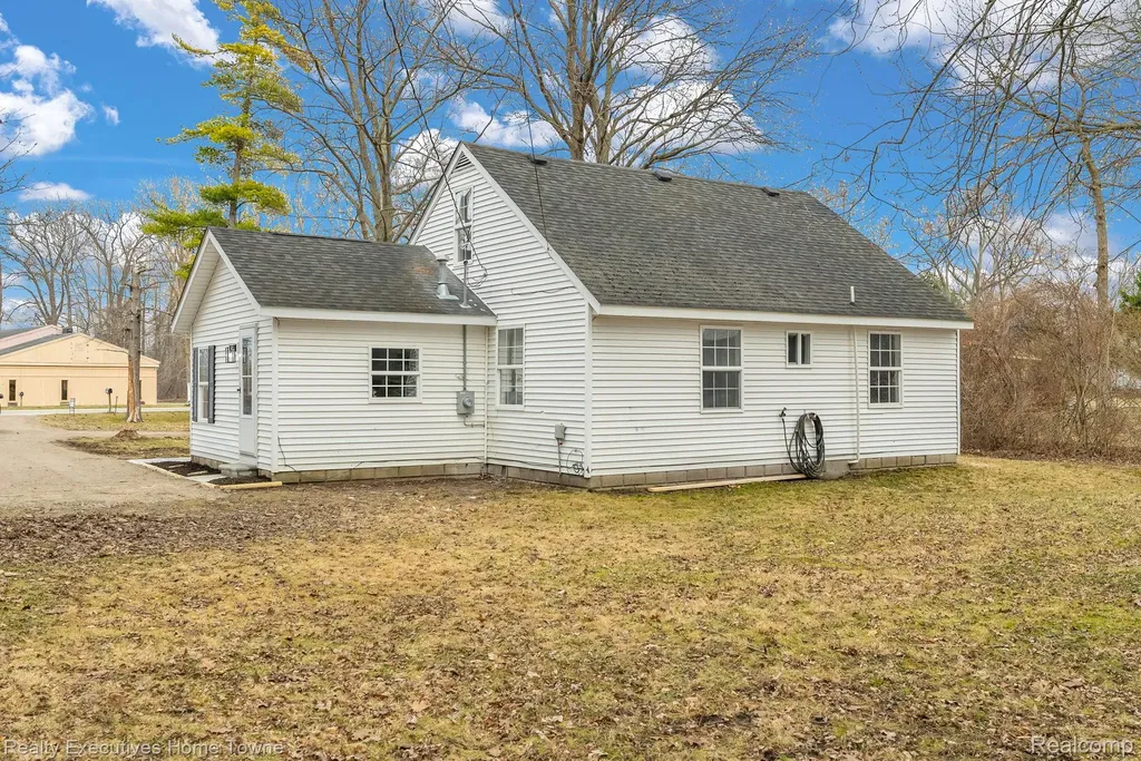 3981 Pine Grove Avenue Fort Gratiot Charter Township MI 48059