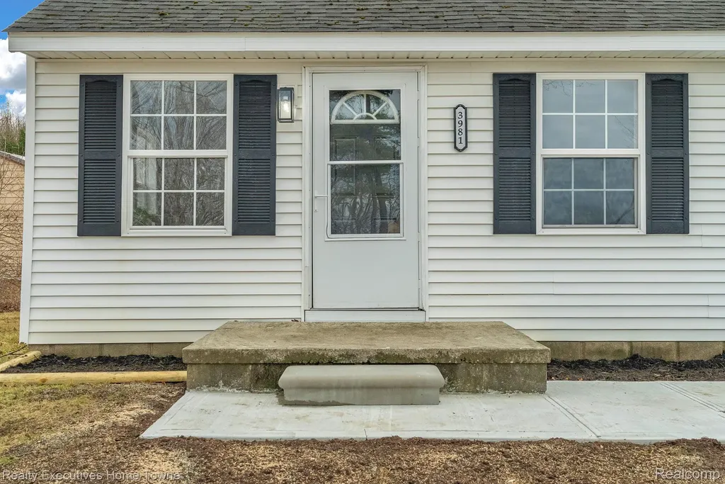 3981 Pine Grove Avenue Fort Gratiot Charter Township MI 48059