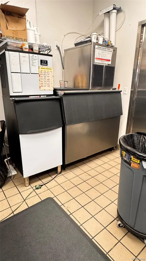 29210 Ford Road Garden City City MI 48135