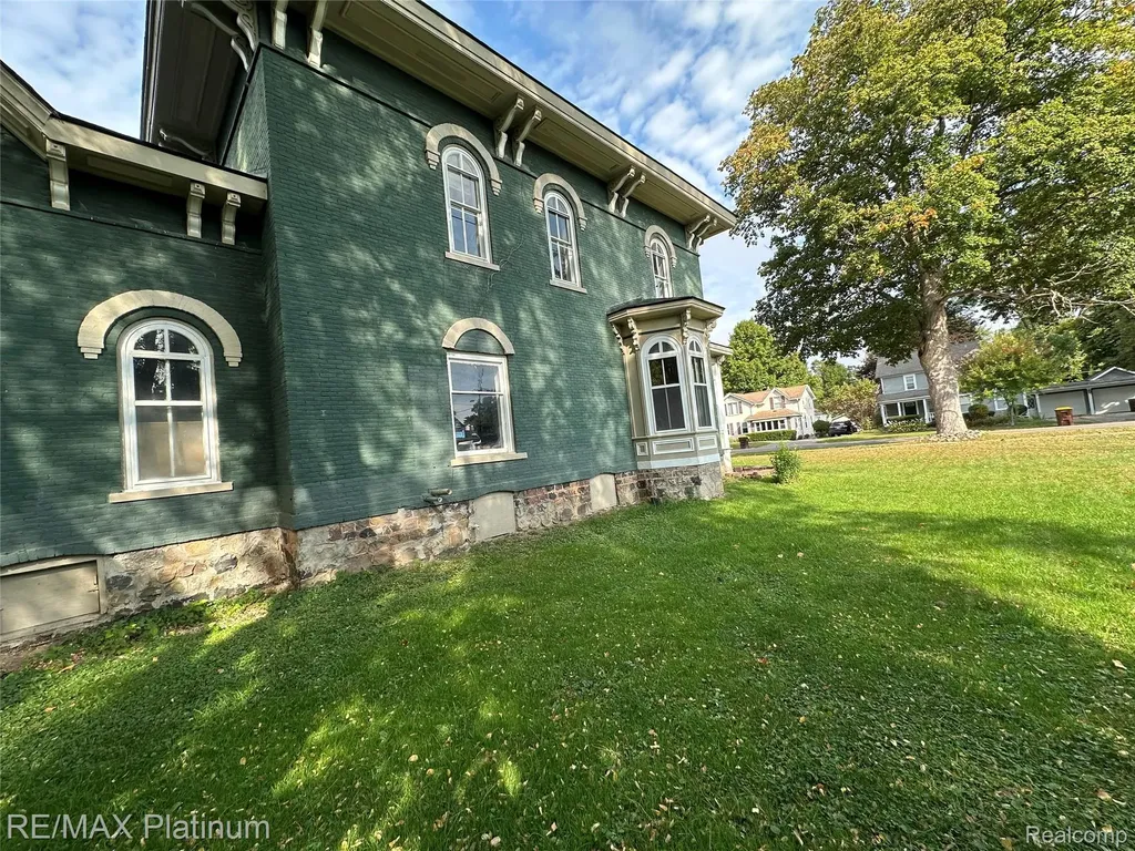 310 E Main Street Vernon Village MI 48476