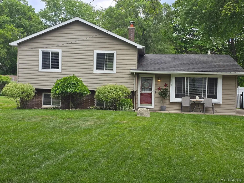 2909 Central Boulevard Highland Charter Township MI 48380