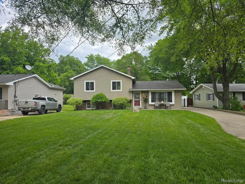 2909 Central Boulevard Highland Charter Township MI 48380