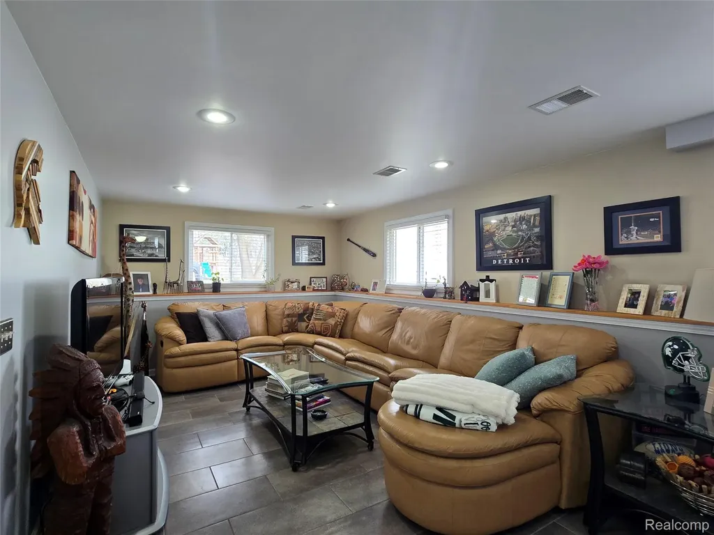 2909 Central Boulevard Highland Charter Township MI 48380