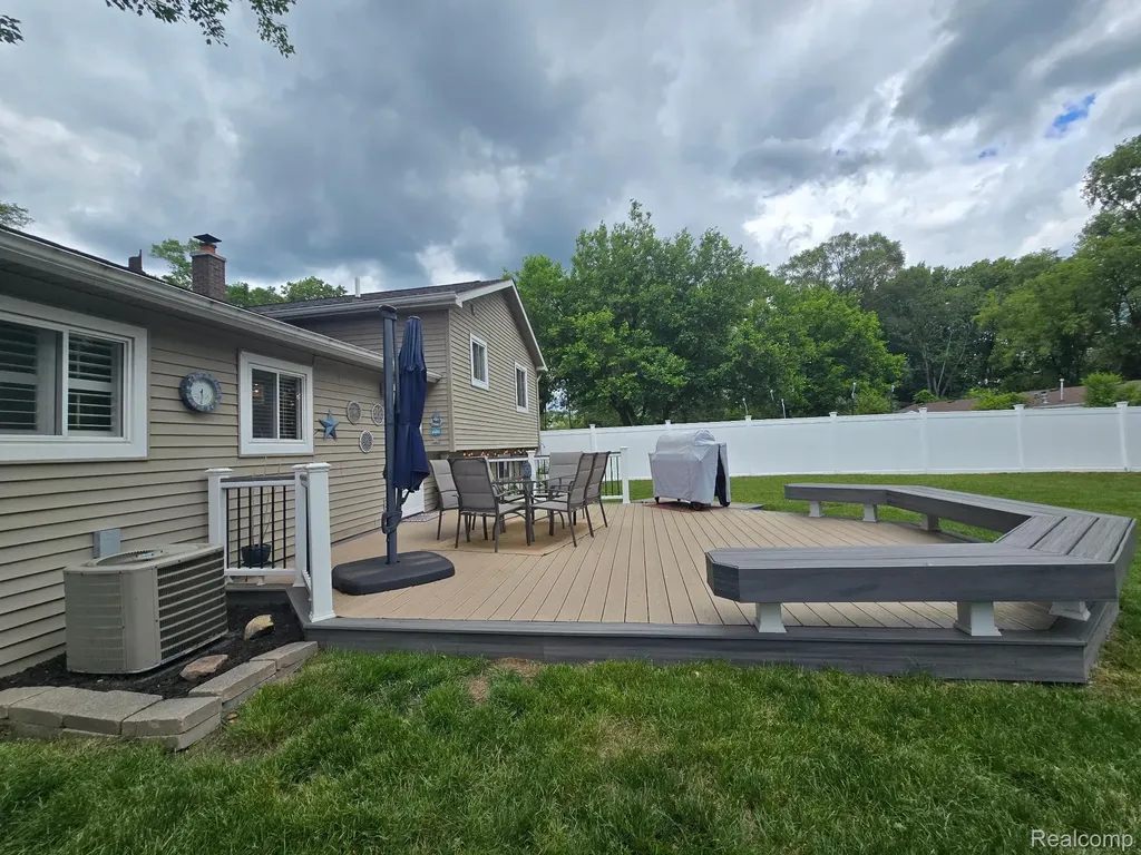 2909 Central Boulevard Highland Charter Township MI 48380