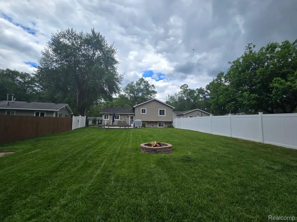 2909 Central Boulevard Highland Charter Township MI 48380