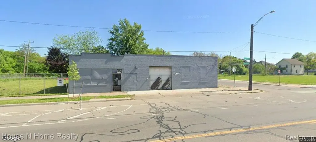 15100, 10, 14, 18, 22 E Warren Avenue Detroit City MI 48224