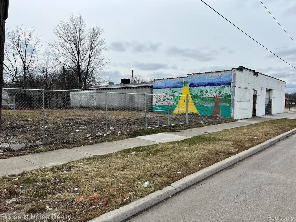 15100, 10, 14, 18, 22 E Warren Avenue Detroit City MI 48224