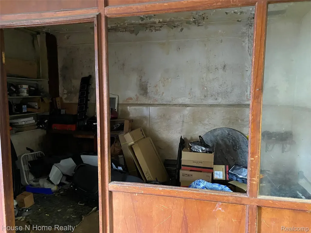 15100, 10, 14, 18, 22 E Warren Avenue Detroit City MI 48224