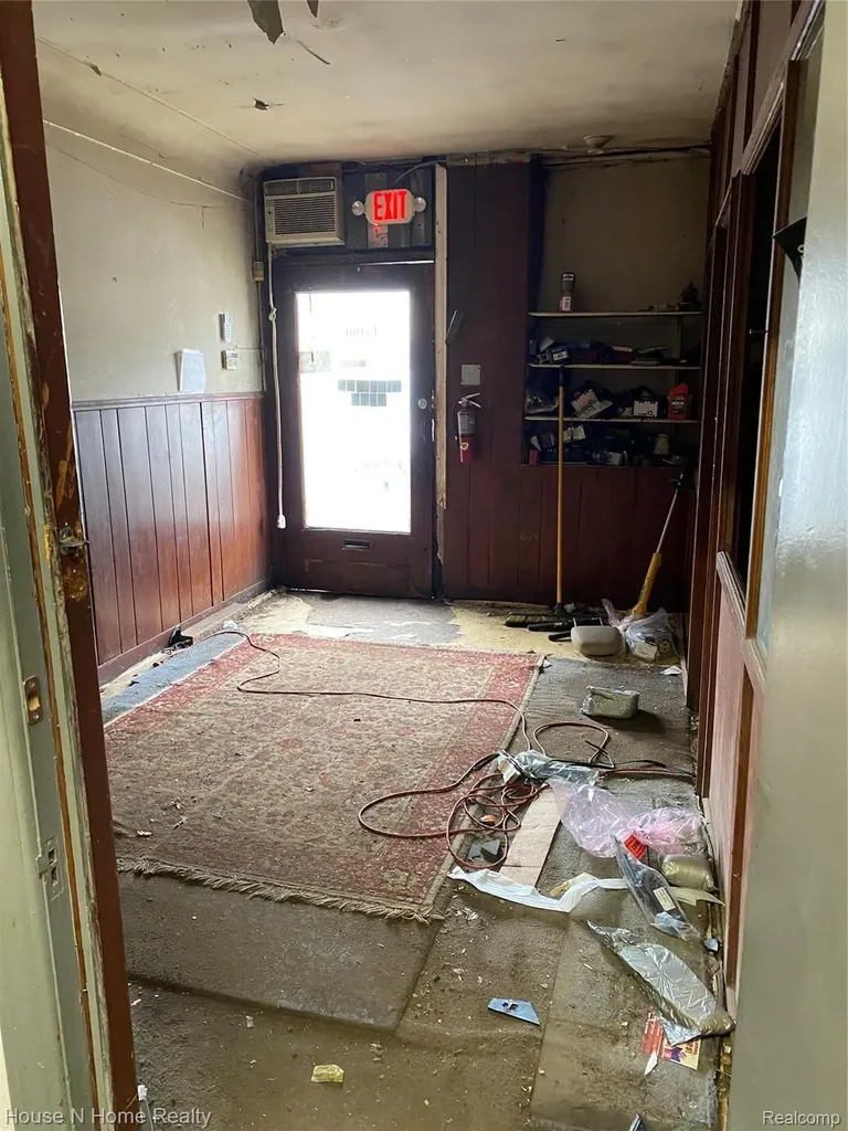 15100, 10, 14, 18, 22 E Warren Avenue Detroit City MI 48224
