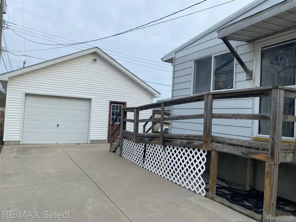 51 Runnels Street Port Huron City MI 48060