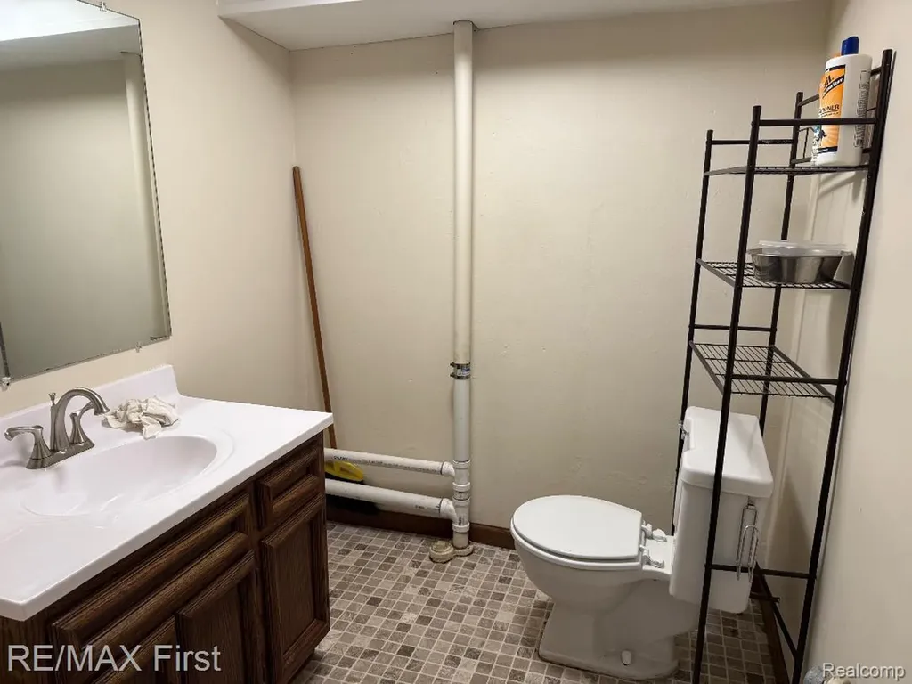 26615 Richard Drive Warren City MI 48089