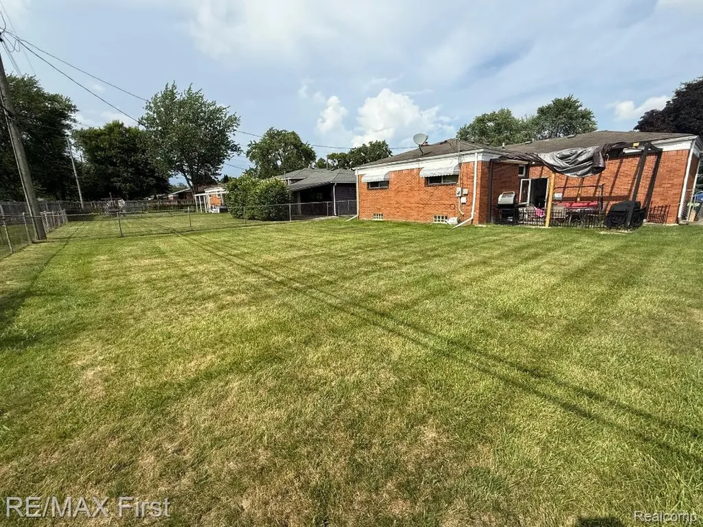 26615 Richard Drive Warren City MI 48089