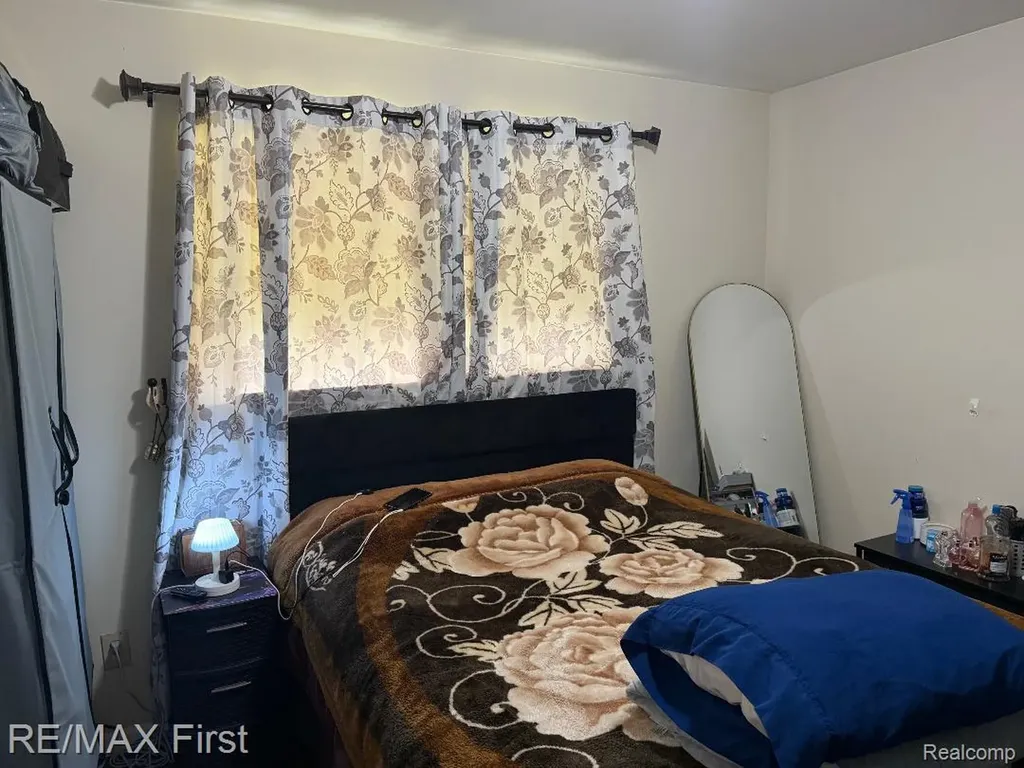 26615 Richard Drive Warren City MI 48089