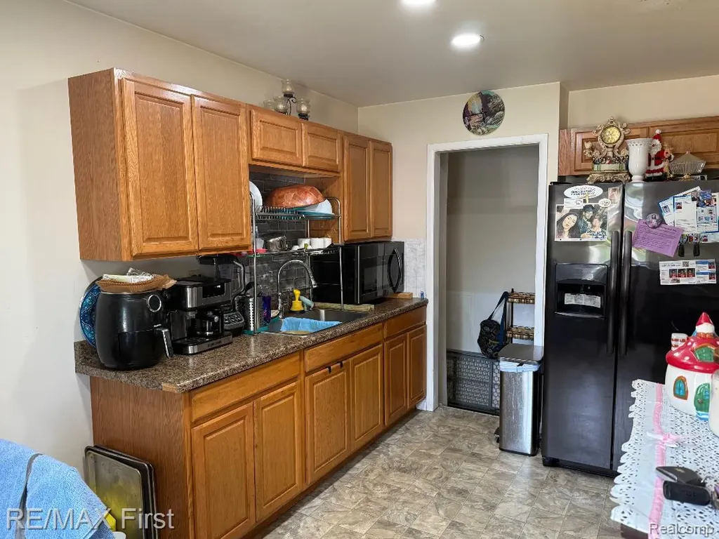 26615 Richard Drive Warren City MI 48089