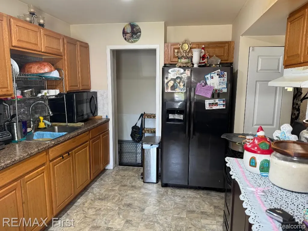 26615 Richard Drive Warren City MI 48089