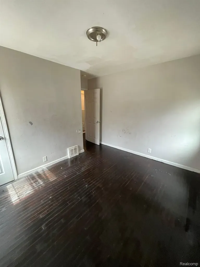 16500 Eastburn Street Detroit City MI 48205