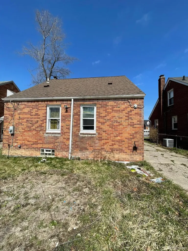 16500 Eastburn Street Detroit City MI 48205