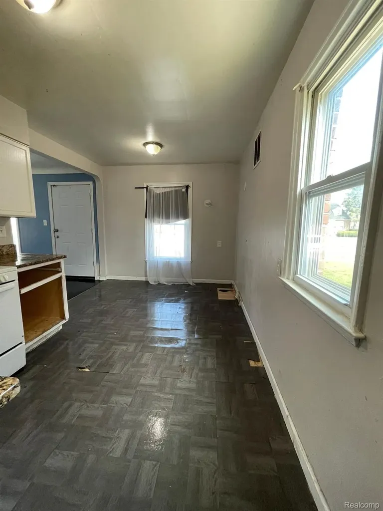 16500 Eastburn Street Detroit City MI 48205