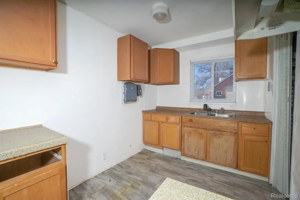 10785 E Outer Drive Detroit City MI 48224