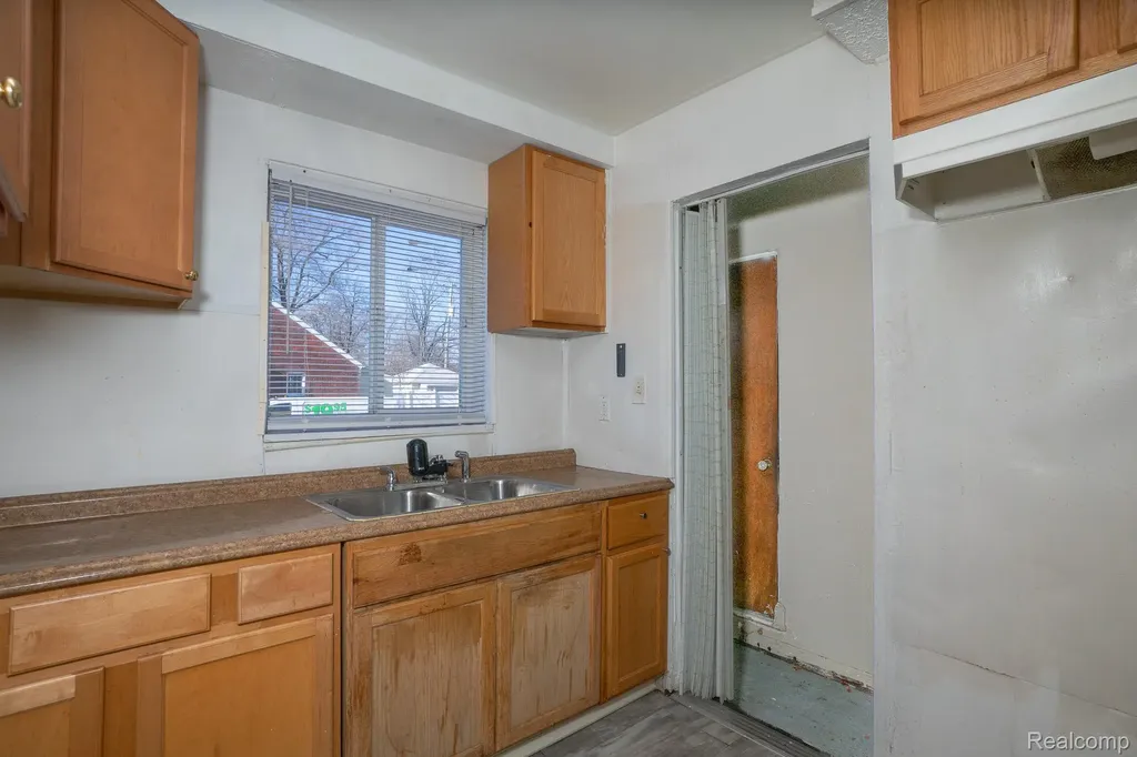 10785 E Outer Drive Detroit City MI 48224