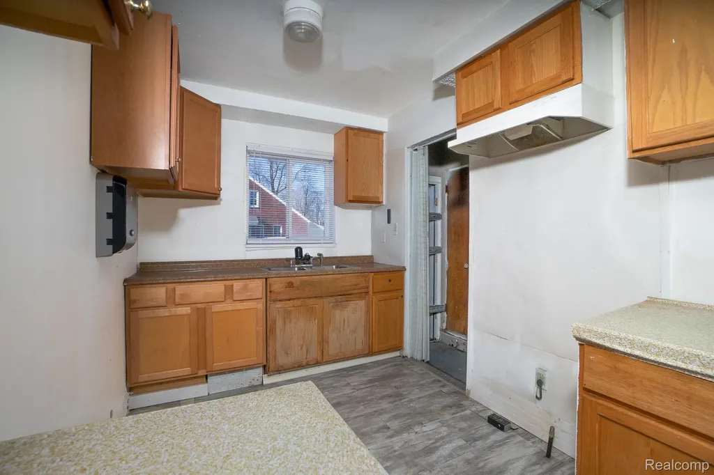 10785 E Outer Drive Detroit City MI 48224