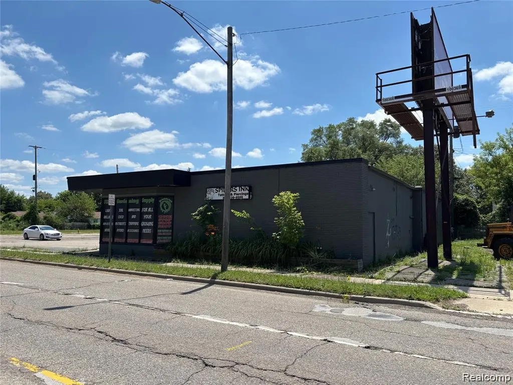 3430 Davison Road Flint City MI 48506