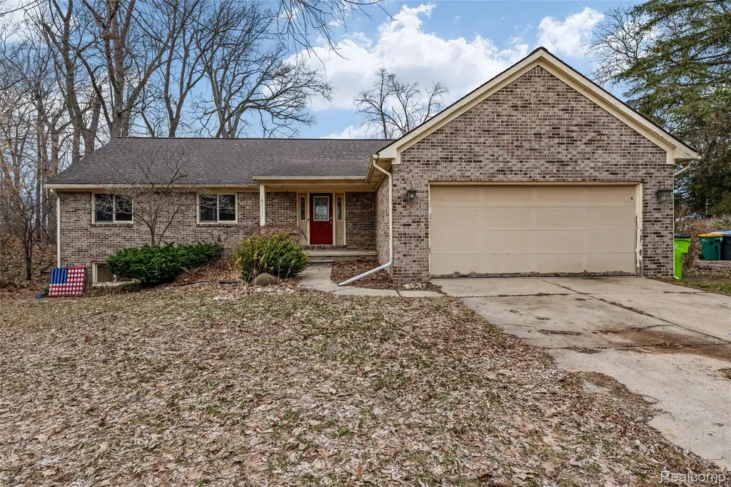 8732 Elizabeth Lake Road White Lake Charter Township MI 48386