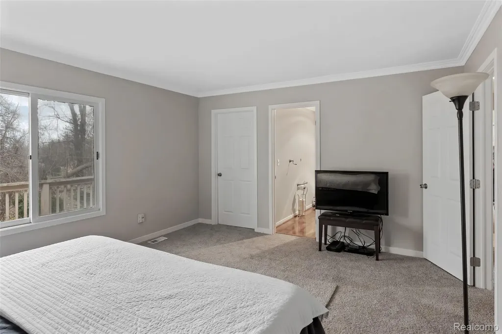 8732 Elizabeth Lake Road White Lake Charter Township MI 48386