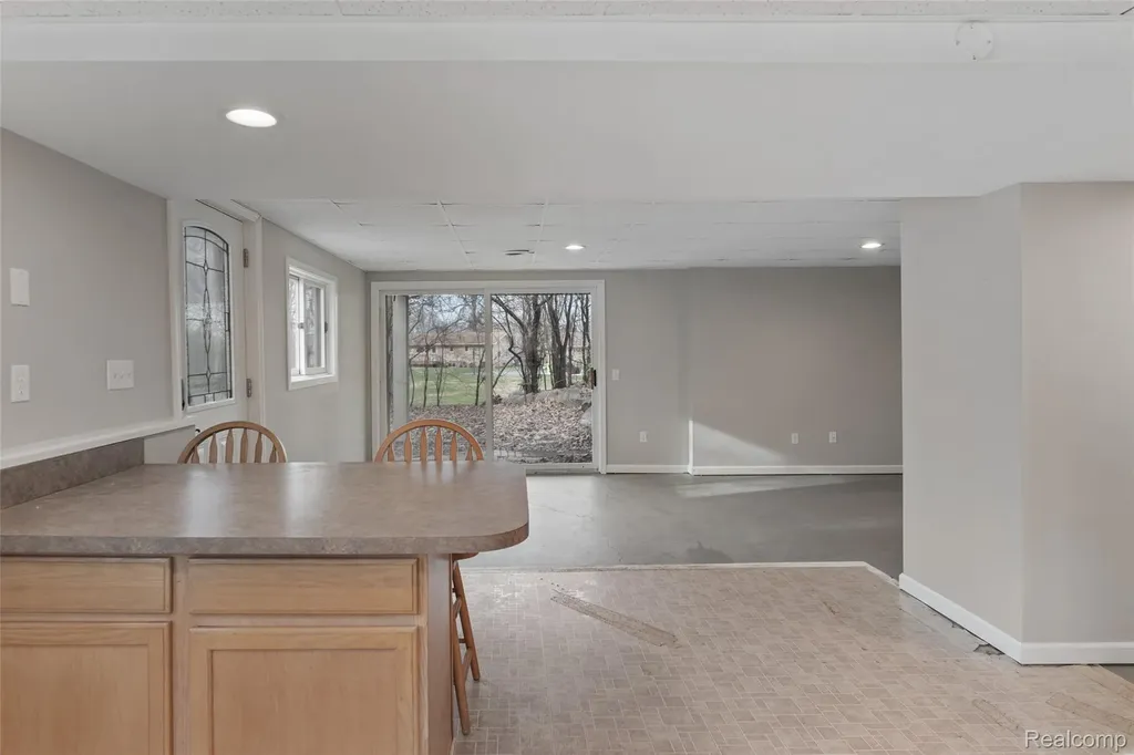 8732 Elizabeth Lake Road White Lake Charter Township MI 48386